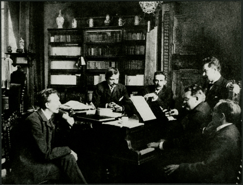 Reger zu Besuch bei  in Genf, Oktober 1904 (v.l.): Joseph Lauber, Marteau, Volkmar Andreae, Reger, Émile Jaques-Dalcroze, Henry Février. – Max-Reger-Institut, Karlsruhe.